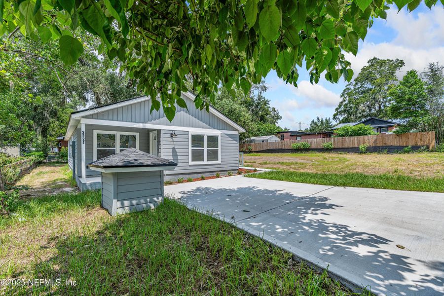 Front exterior of a new home in , Jacksonville, FL, highlighting curb appeal (Image 21). Front exterior of a new home in , Jacksonville, FL, highlighting curb appeal (Image 21).