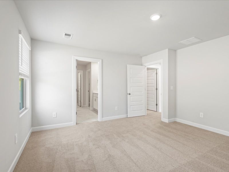 Welcome to the Lennon floorplan at Creek Ridge - Heritage Collection.