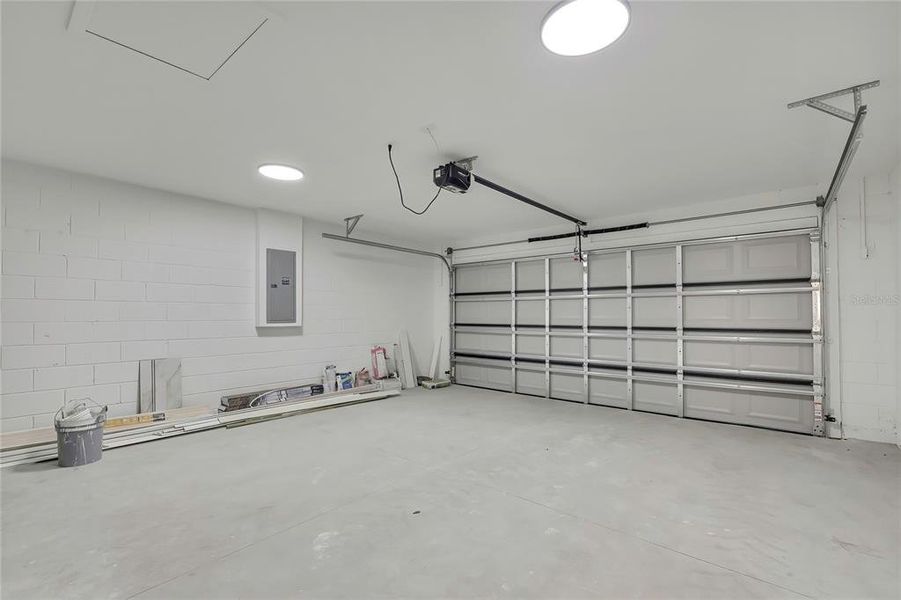 Spacious, unfurnished interior of a new home in , Crystal River (Image 43).