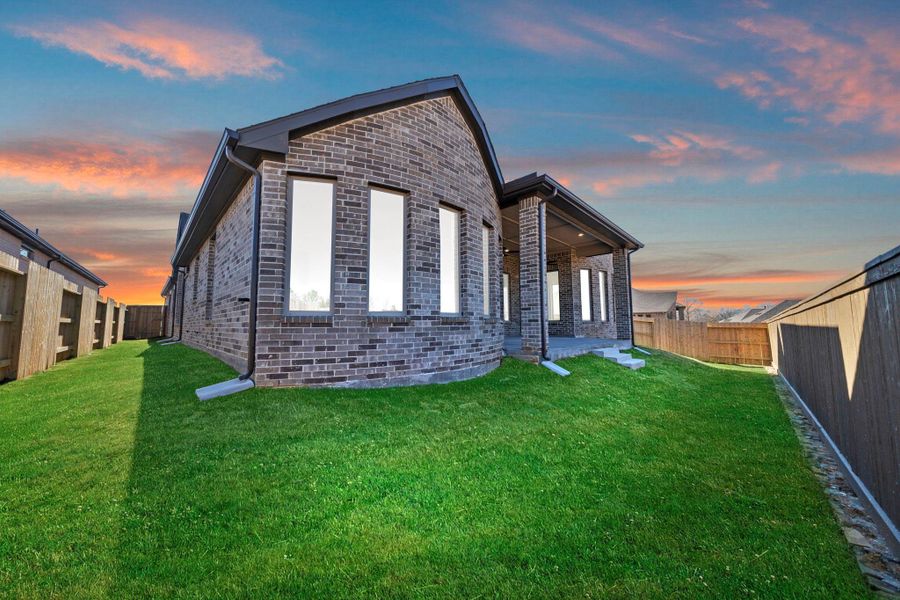 Exterior details and patio area of a home in Chambers Creek, Willis (Image 23).