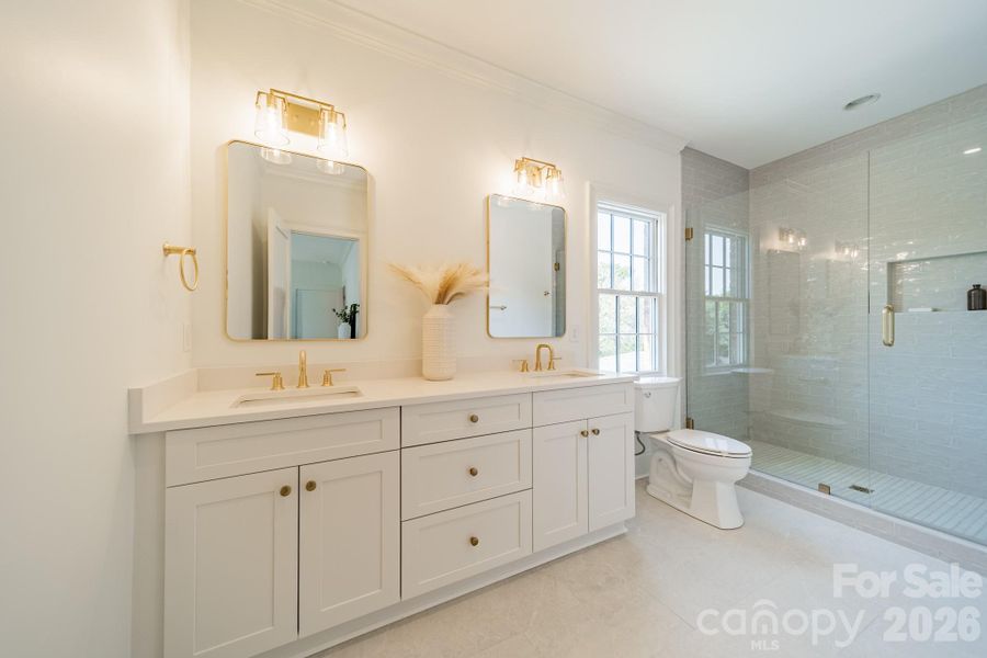 En suite bath