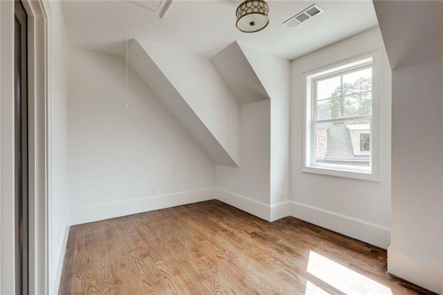 Spacious, unfurnished interior of a new home in , Athens (Image 25).