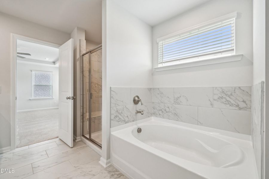 P_CLT_SIL_Idlewild_INT_PBTH2