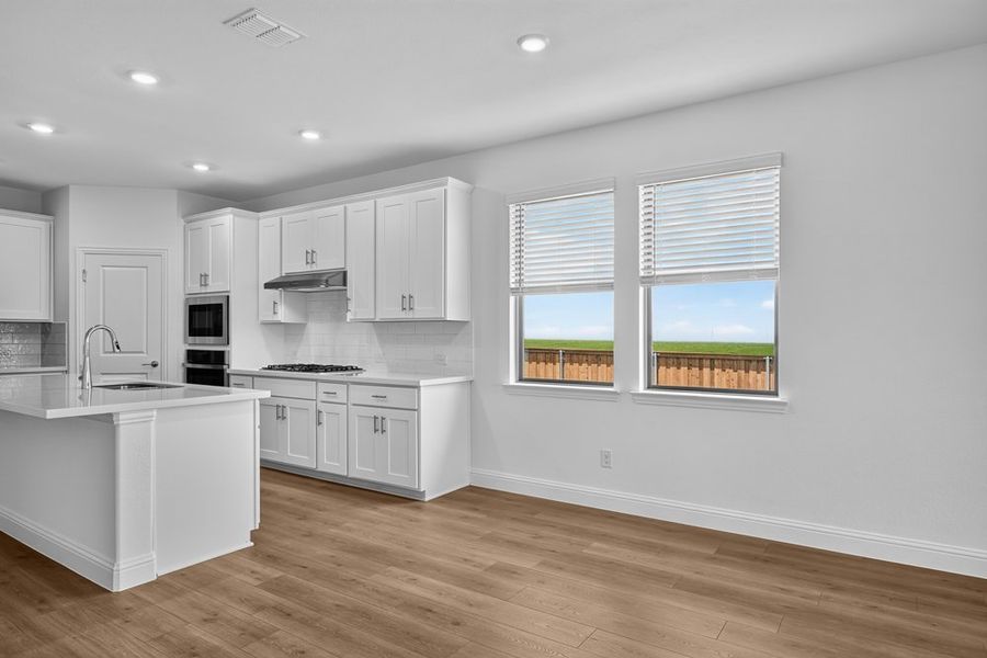 Furnished interior view inside a new home in Madero 50s, Fort Worth (Image 7).