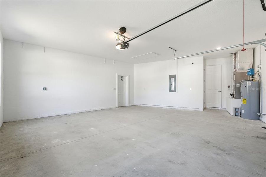 Spacious, unfurnished interior of a new home in , Palm Coast (Image 17).