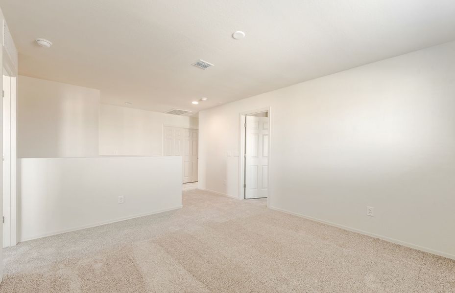 Spacious, unfurnished interior of a new home in Copper Falls, Buckeye (Image 18).