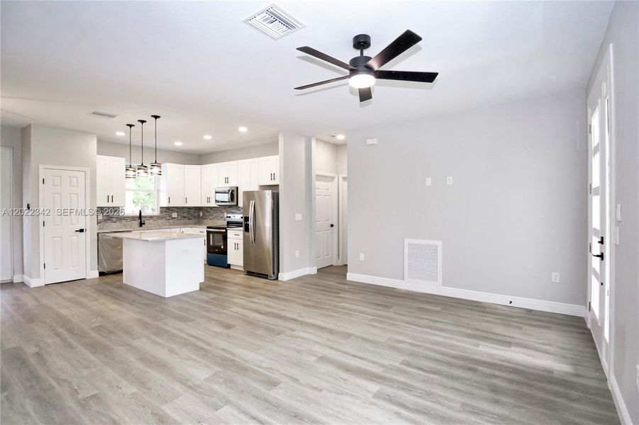 Spacious, unfurnished interior of a new home in , Sebring (Image 27).