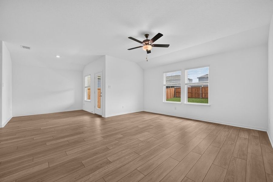 Spacious, unfurnished interior of a new home in River Ridge, Crandall (Image 17).