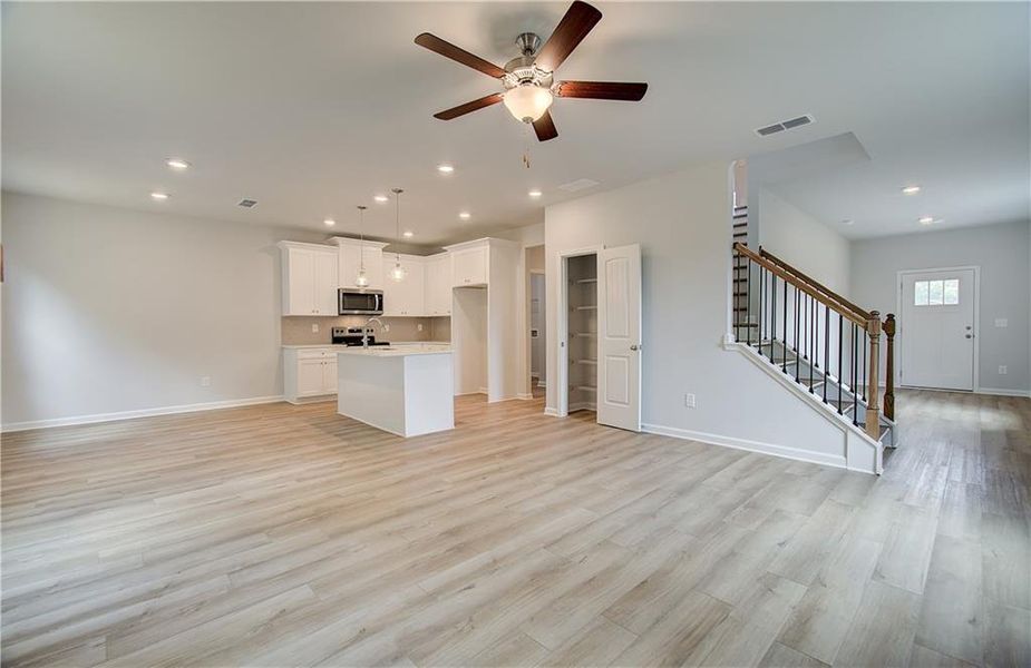 Spacious, unfurnished interior of a new home in Enclave at Evergreen, Fairburn (Image 11).