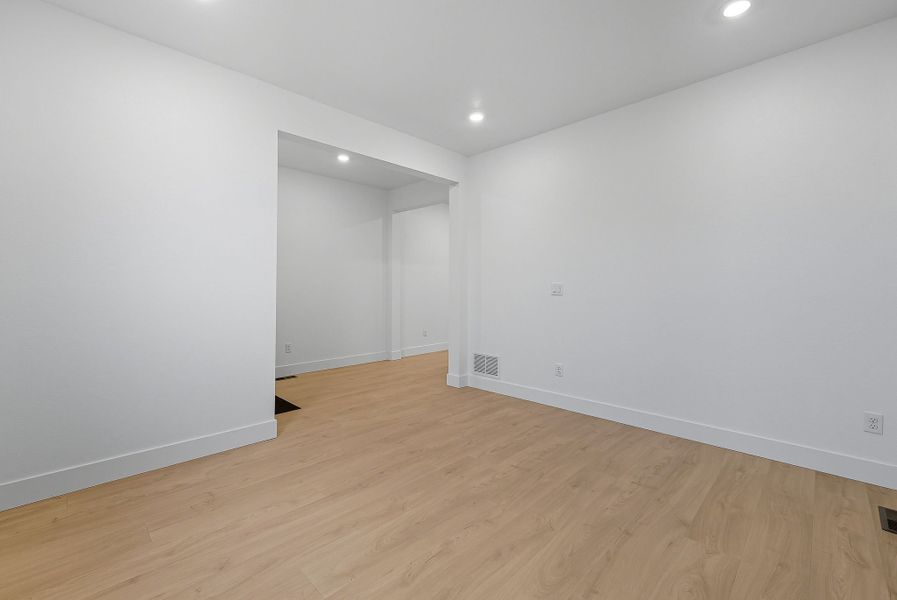 Spacious, unfurnished interior of a new home in Trailstone, Arvada (Image 10).