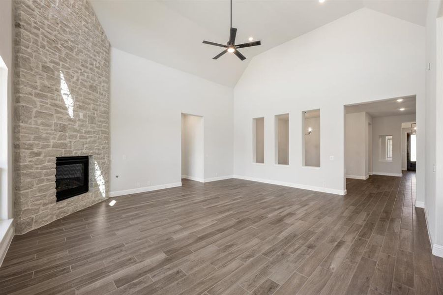 Spacious, unfurnished interior of a new home in Abe's Landing, Granbury (Image 21).