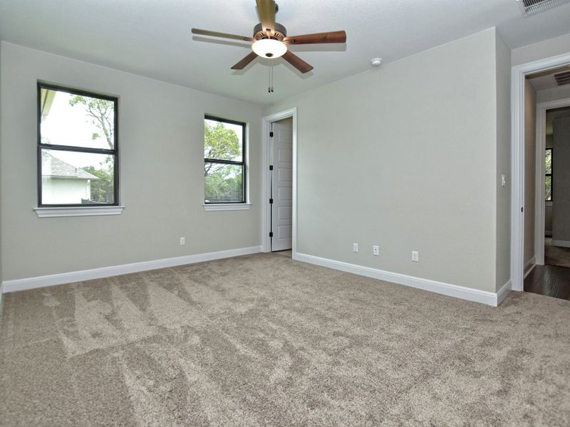 Representative unfurnished interior of a home built from the Avalon by Giddens Homes in Scofield Farms Estates, Georgetown (Image 207).