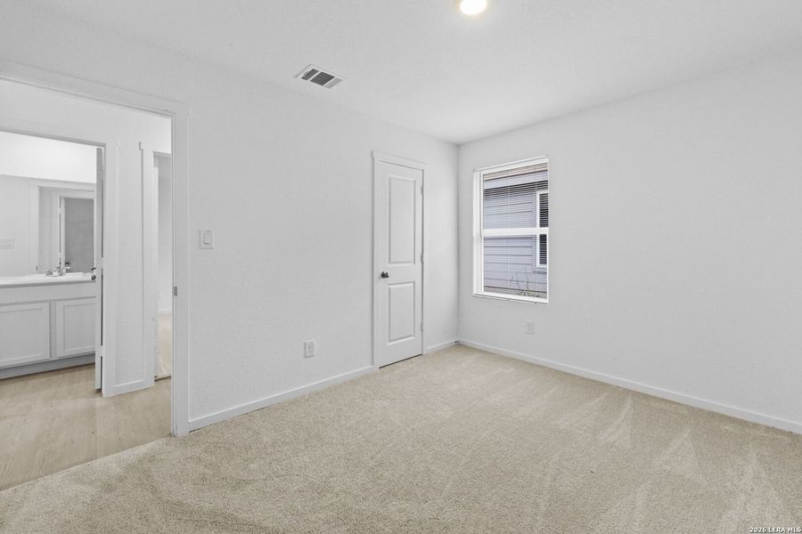 Spacious, unfurnished interior of a new home in Spring Grove, St. Hedwig (Image 21).