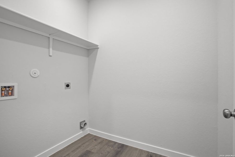 Spacious, unfurnished interior of a new home in Mesa Vista, San Antonio (Image 25).