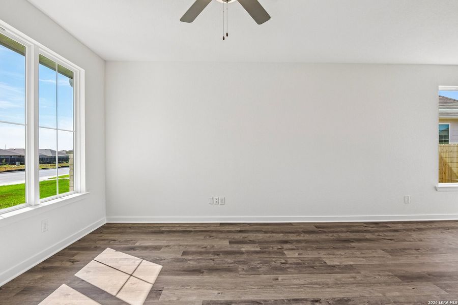 Spacious, unfurnished interior of a new home in Arroyo Ranch, Seguin (Image 27).