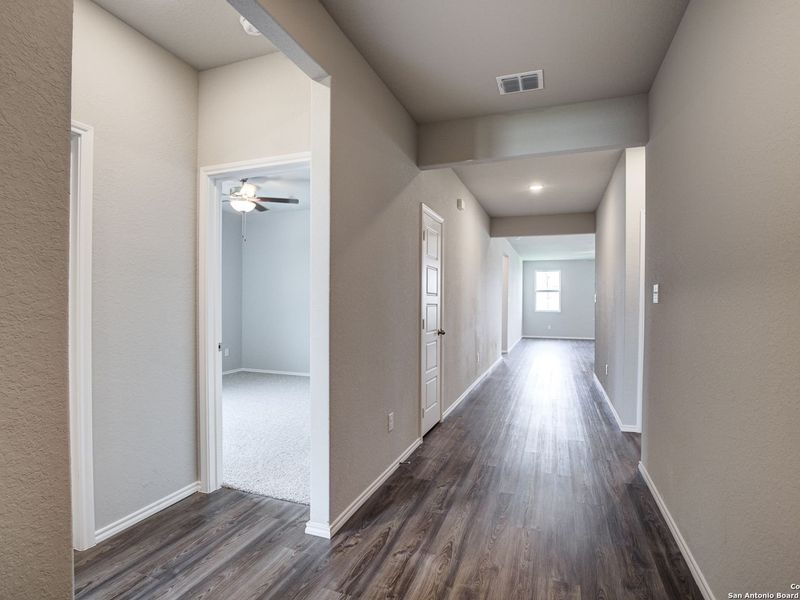 Spacious, unfurnished interior of a new home in Hannah Heights, Seguin (Image 20).