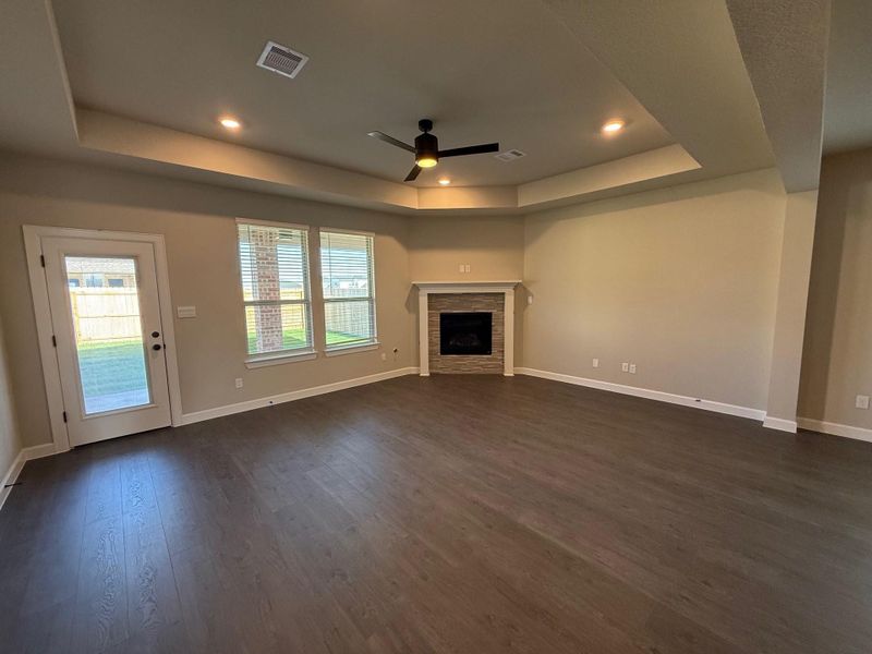 Spacious, unfurnished interior of a new home in Wellborn Settlement, College Station (Image 15).