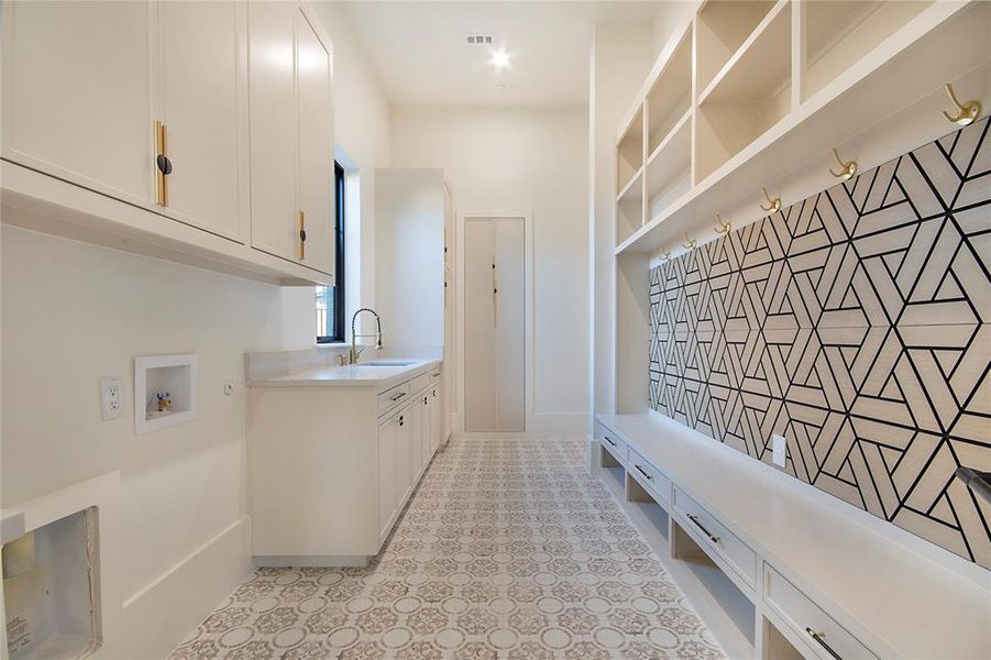 Furnished interior view inside a new home in , Dallas (Image 8).