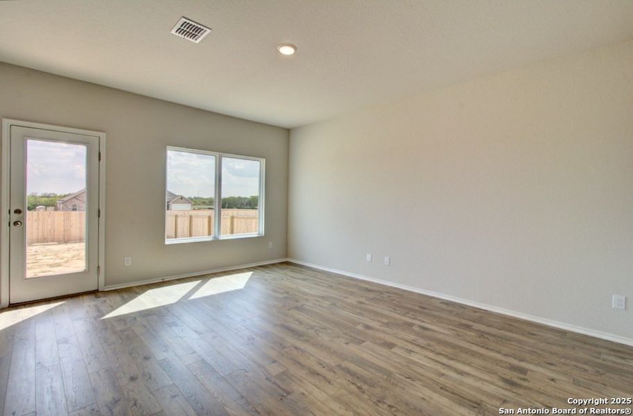 Spacious, unfurnished interior of a new home in Prairie Green, Converse (Image 9).