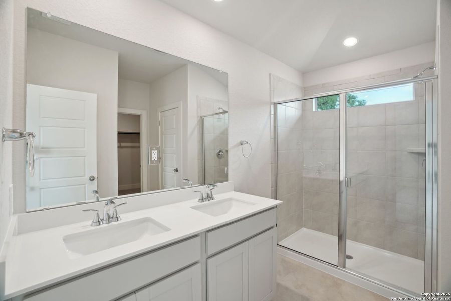 Furnished interior view inside a new home in Thomas Pond, San Antonio (Image 10). Furnished interior view inside a new home in Thomas Pond, San Antonio (Image 10).