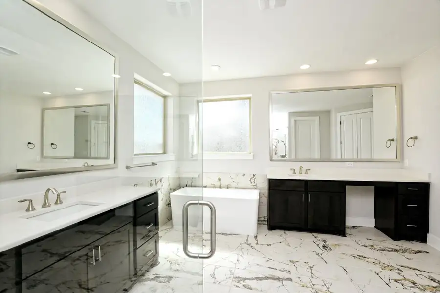 Representative furnished interior of a home built from the Vanderpool II by Giddens Homes in Whispering Wind, Bertram (Image 14).