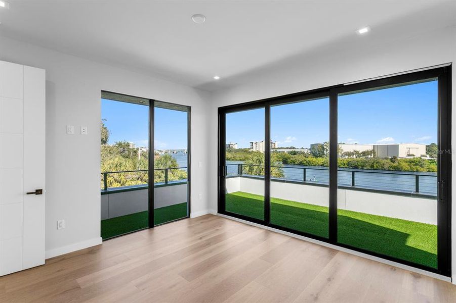 Spacious, unfurnished interior of a new home in , Indian Rocks Beach (Image 22).