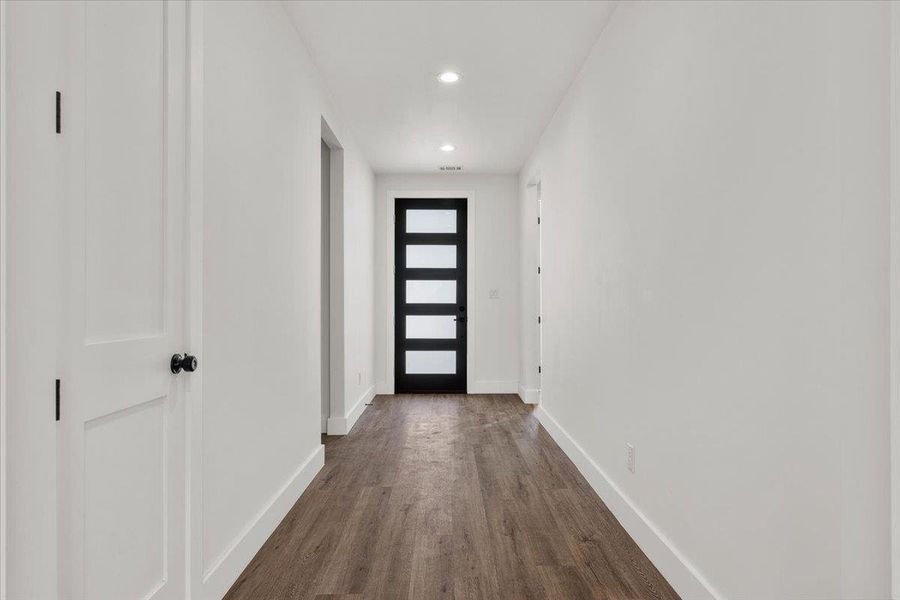Spacious, unfurnished interior of a new home in , Bastrop (Image 24).