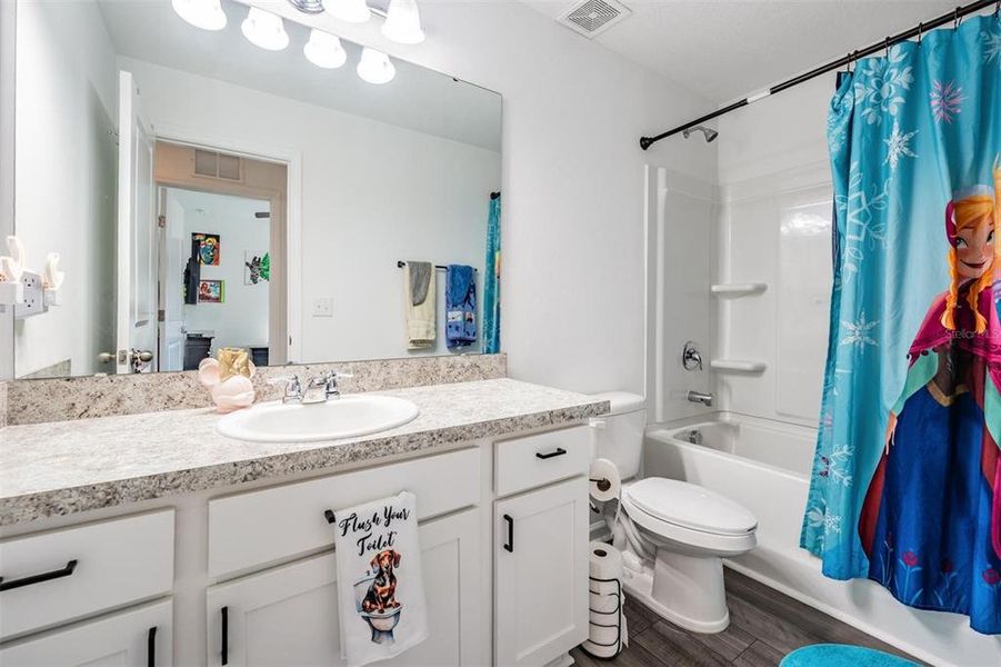 Furnished interior view inside a new home in Dug Creek, Gibsonton (Image 8). Furnished interior view inside a new home in Dug Creek, Gibsonton (Image 8).