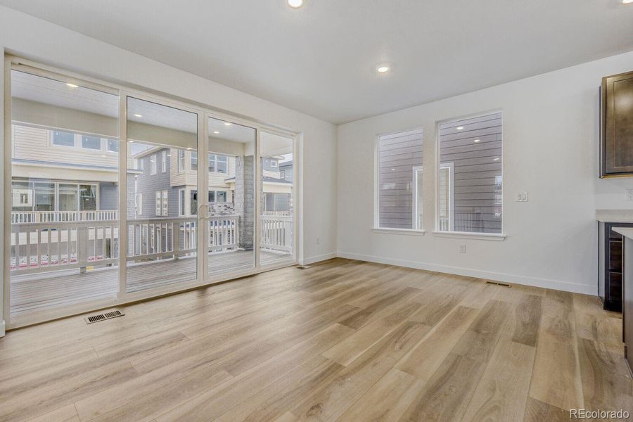 Spacious, unfurnished interior of a new home in Vermilion Creek, Centennial (Image 6).