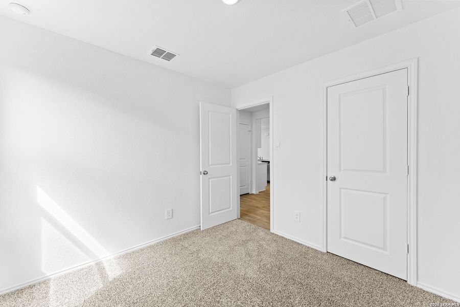 Spacious, unfurnished interior of a new home in Arroyo Ranch, Seguin (Image 15).