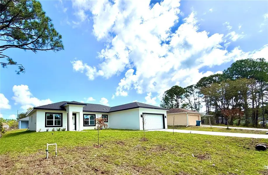 Exterior details and patio area of a home in , Palm Bay (Image 3).