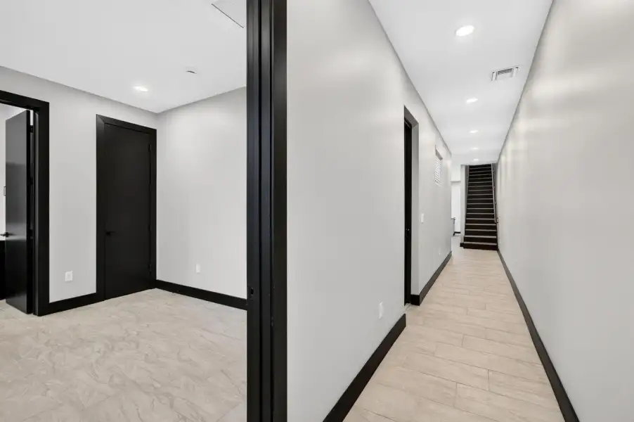 5 beds/6 baths