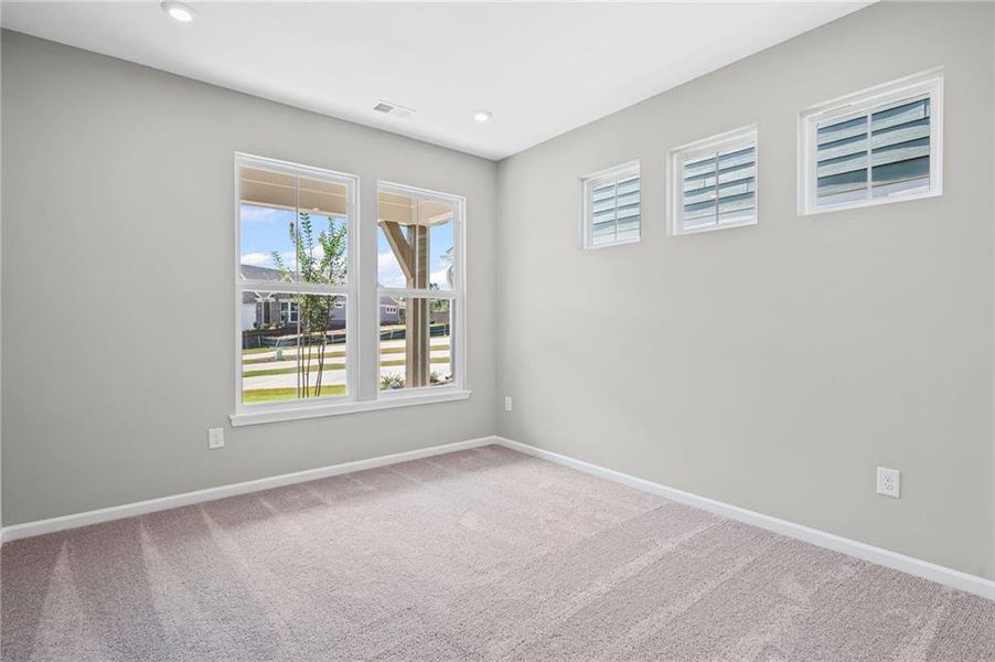 Spacious, unfurnished interior of a new home in Laurel Farms, Dallas (Image 26).