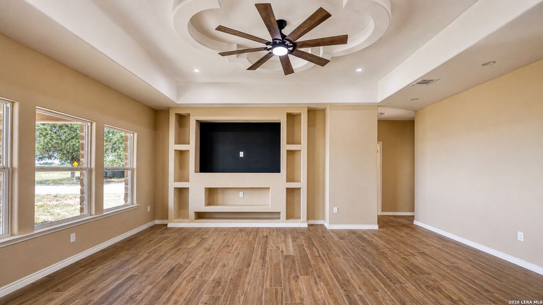 Spacious, unfurnished interior of a new home in , Uvalde (Image 20).