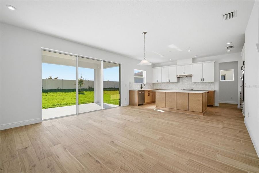 Spacious, unfurnished interior of a new home in Fieldstone, Plant City (Image 54).