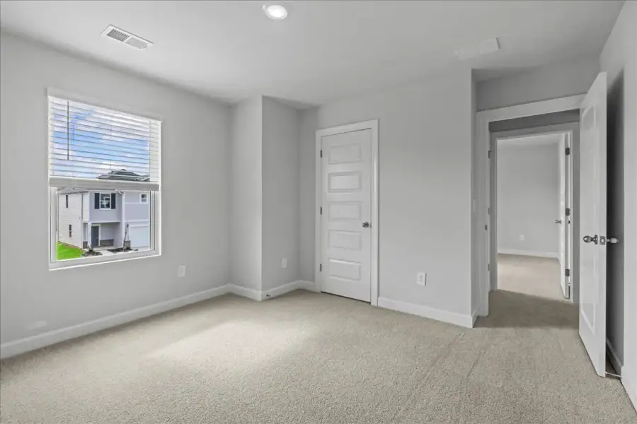 Spacious, unfurnished interior of a new home in Creek Ridge - Heritage Collection, Spartanburg (Image 19).