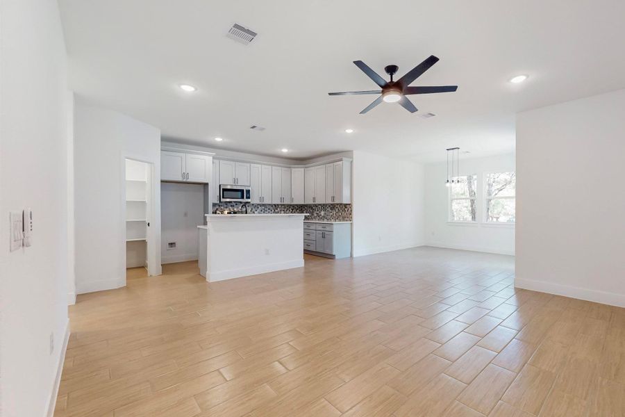 Spacious, unfurnished interior of a new home in , Bastrop (Image 9).