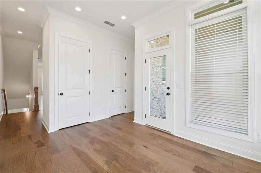 Spacious, unfurnished interior of a new home in Ward's Crossing, Johns Creek (Image 22).