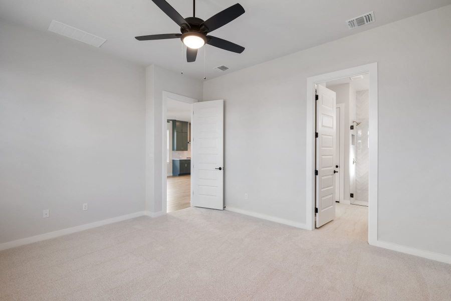 Spacious, unfurnished interior of a new home in Heritage, Dripping Springs (Image 30).