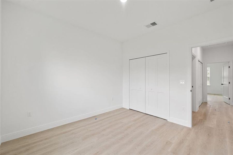 Spacious, unfurnished interior of a new home in , Ocala (Image 25).