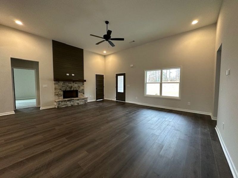 Spacious, unfurnished interior of a new home in Rocky Mount, Greenville (Image 8).