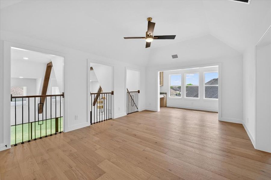 Spacious, unfurnished interior of a new home in Mustang Lakes, Celina (Image 22).