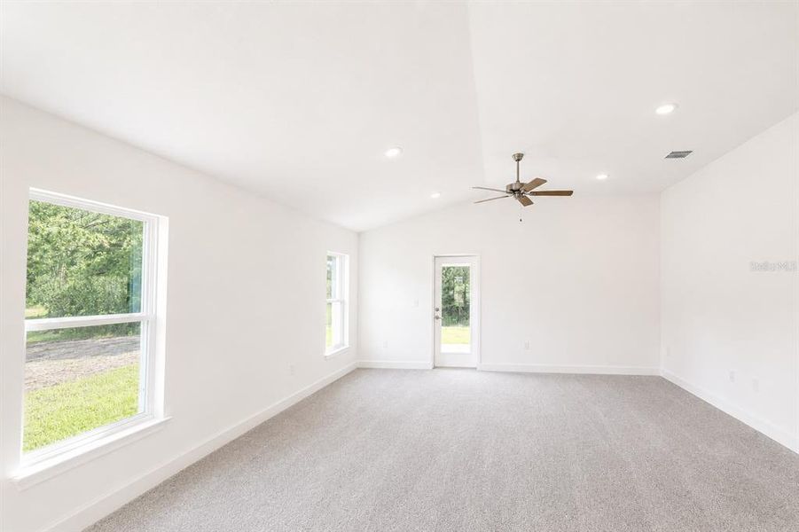 Spacious, unfurnished interior of a new home in Harmony Central, St. Cloud (Image 10).