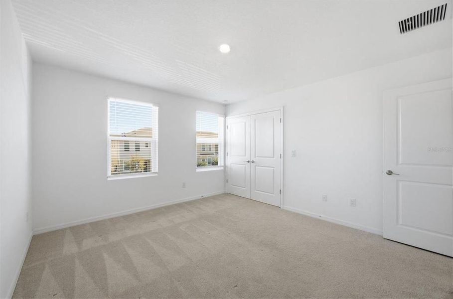 Spacious, unfurnished interior of a new home in , Sarasota (Image 26).