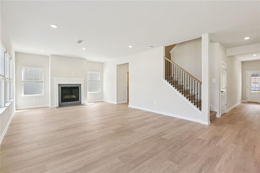 Spacious, unfurnished interior of a new home in The Oaks at Dawson, Dawsonville (Image 37).