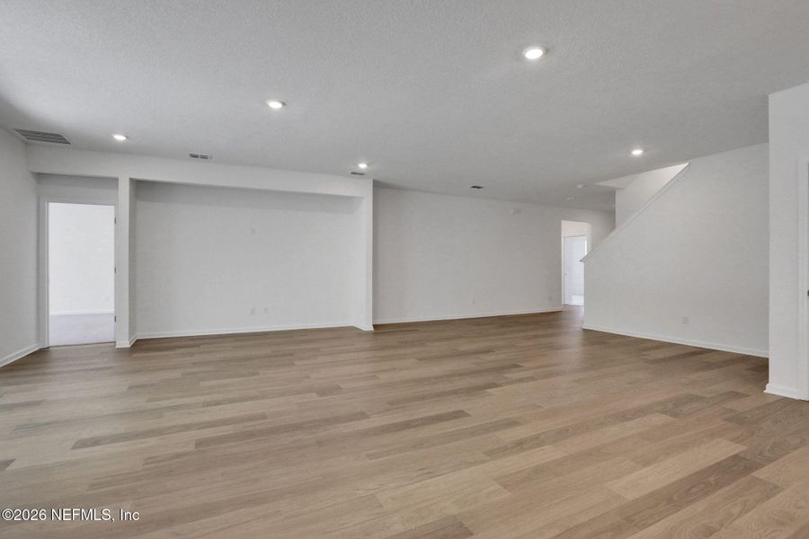 Spacious, unfurnished interior of a new home in Jennings Farm, Middleburg (Image 36).