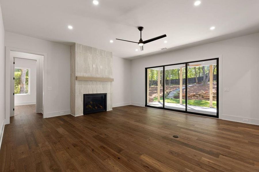 Spacious, unfurnished interior of a new home in Aster, Roswell (Image 48).