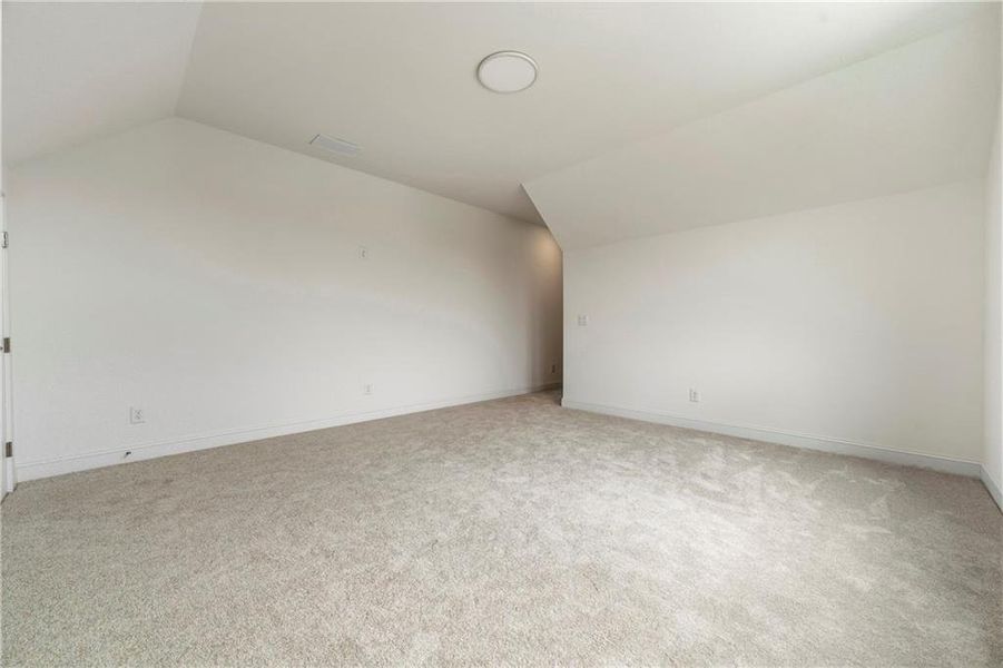 Spacious, unfurnished interior of a new home in , Gainesville (Image 49).