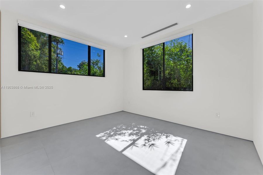 Image 34 of a home in .