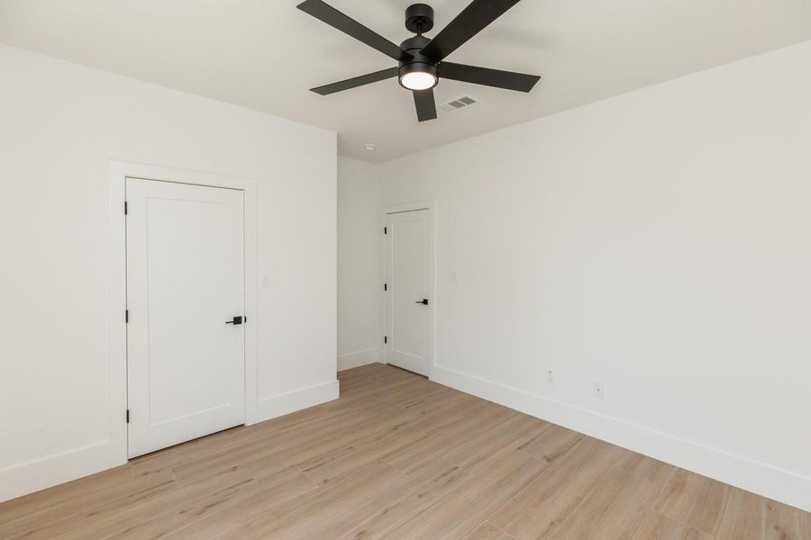 Spacious, unfurnished interior of a new home in , Beaumont (Image 23).
